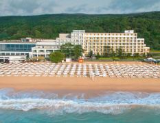Grifid Hotel Encanto Beach MEDI SPA Strand und Gebäudefront des Grifid Hotels Encanto Beach MEDI SPA