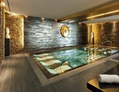 Entspannungsbecken im Asia Hotel und Spa Leoben